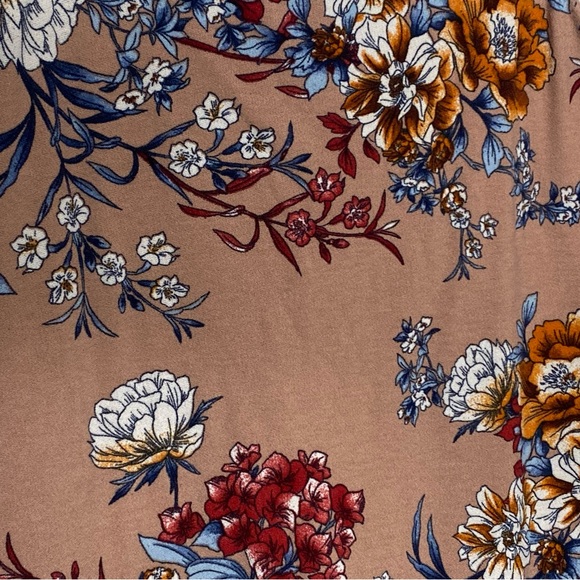 Ladies Petite L floral mini dress. - Picture 4 of 6